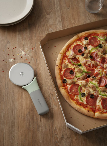 LEO Pizza cutter