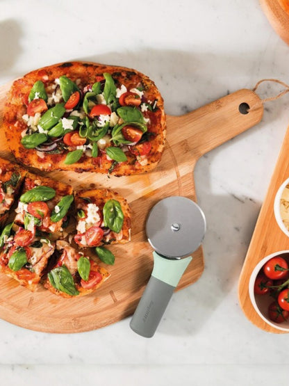 LEO Pizza cutter
