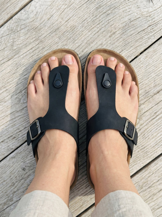 Danny Go Toe Post Buckle Slippers (Black)