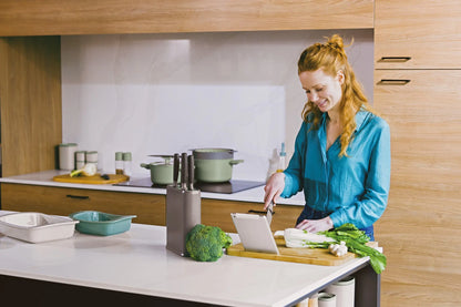 LEO Cutting board with tablet stand 45x41cm