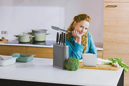 LEO Cutting board with tablet stand 45x41cm